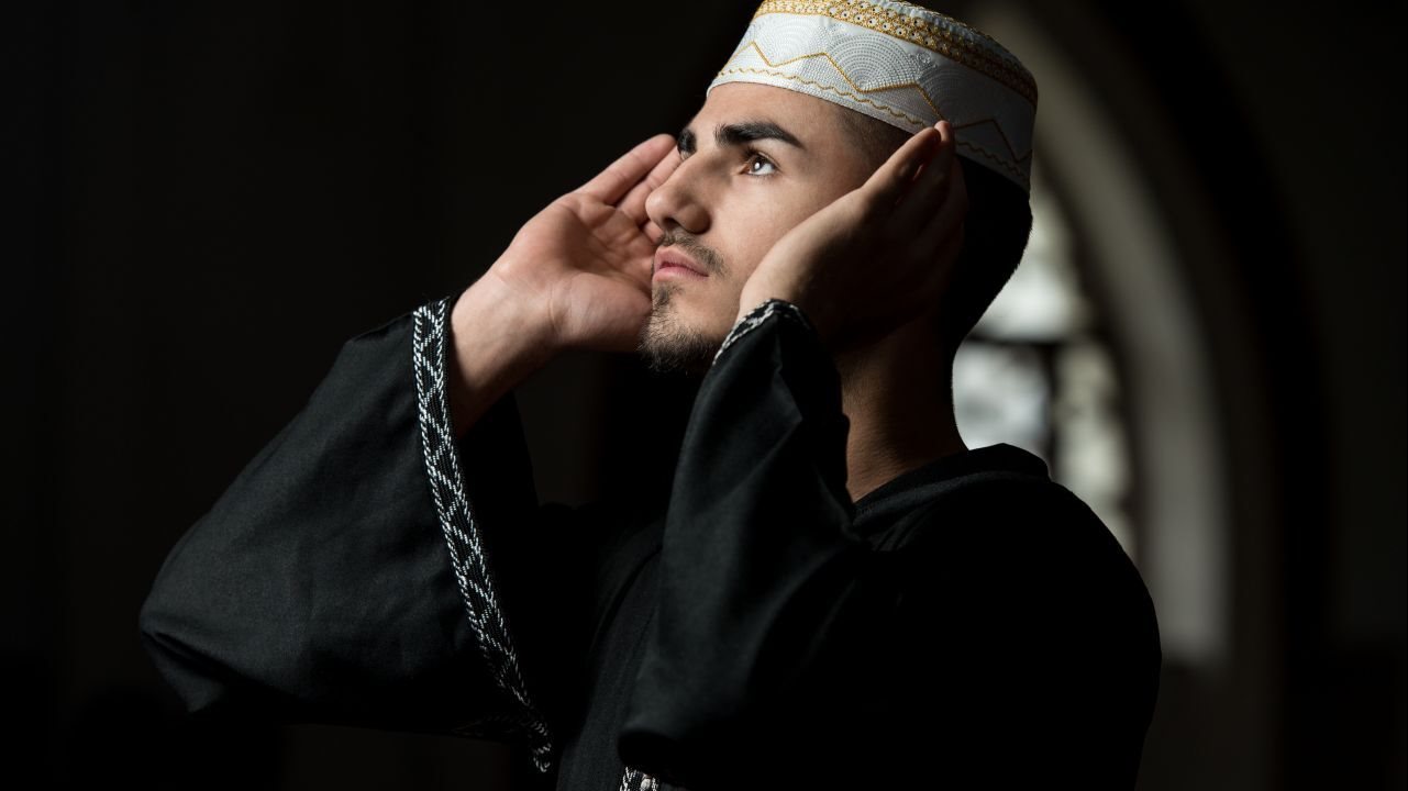 الأزهر للفتوى يوضح ضوابط إدراك الصلاة مع الإمام وطريقة دخول المسبوق
