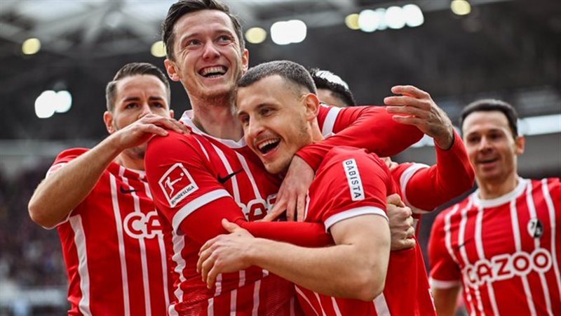 فرايبورج يكتسح فيردر بريمن 4-1 في الدوري الألماني