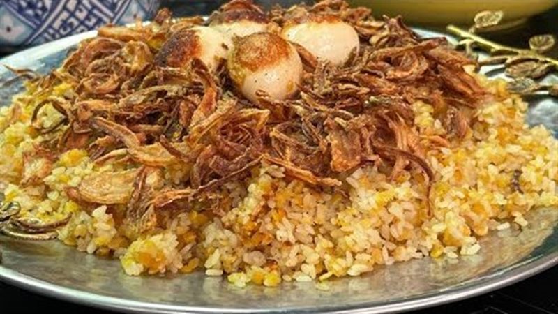 طريقة عمل الكشري الأصفر في المنزل لوجبة غداء سهلة ومشبعة