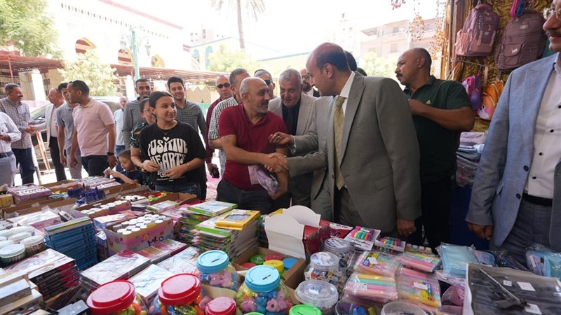 محافظ أسيوط يفتتح معرض “أهلًا مدارس” لتوفير المستلزمات المدرسية بأسعار مخفضة (فيديو)