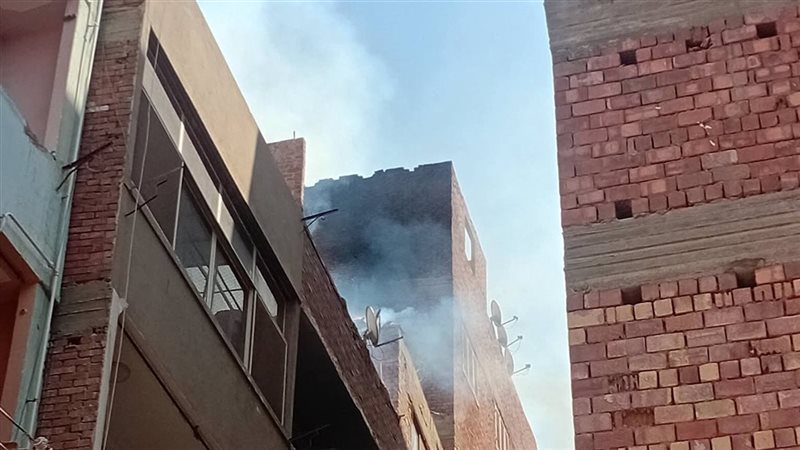حريق أعلى منزل بعزبة شاهين في المنيا والحماية المدنية تتحرك