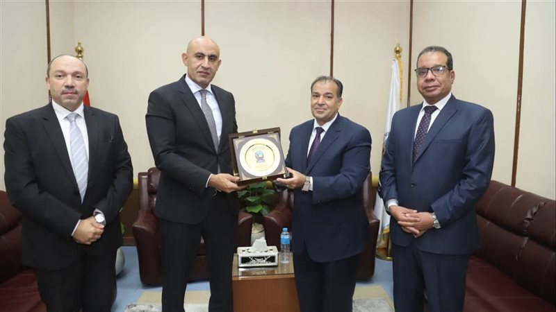 رئيس جامعة قنا يستقبل وزير التعليم لمناقشة أوجه التعاون المشترك (صور)
