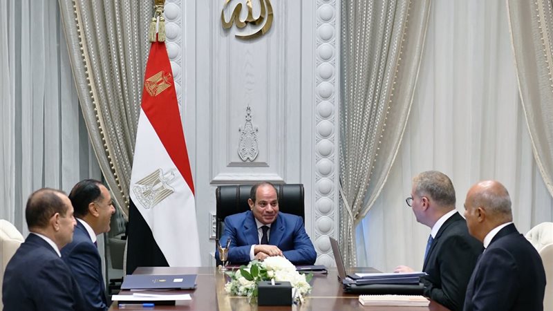 توجيهات السيسي لـ وزير البترول: توفير الحوافز للتوسع في أنشطة البحث والاستكشاف وتنمية الحقول.. تذليل أية تحديات تواجه تنفيذ برامج العمل.. وتعظيم القيمة المُضافة من الثروات المعدنية