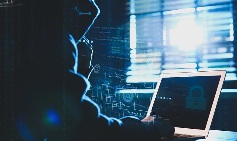 إخلاء سبيل المتهمين بابتزاز وكيل لاعبين شهير بنشر فيديوهات خاصة