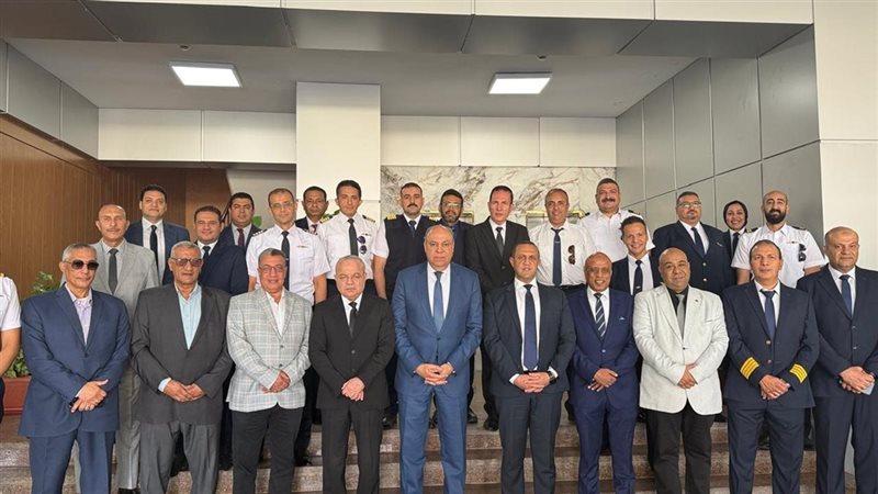وزير الطيران يتابع التشغيل التجريبي للأنظمة الرادارية الحديثة ببرج المراقبة الجوية بمطار القاهرة