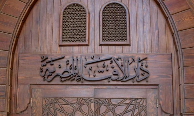 فتاوى تشغل الأذهان.. زوجي متزوج ثلاثًا ولا يعدل بيننا فماذا أفعل؟.. حكم صلاة المرأة في بلد لا يوجد به مسجد