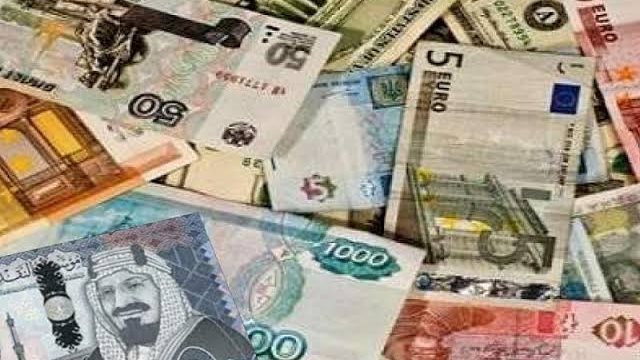 الدينار الكويتي بـ164.6 جنيه.. أسعار العملات العربية في مصر اليوم