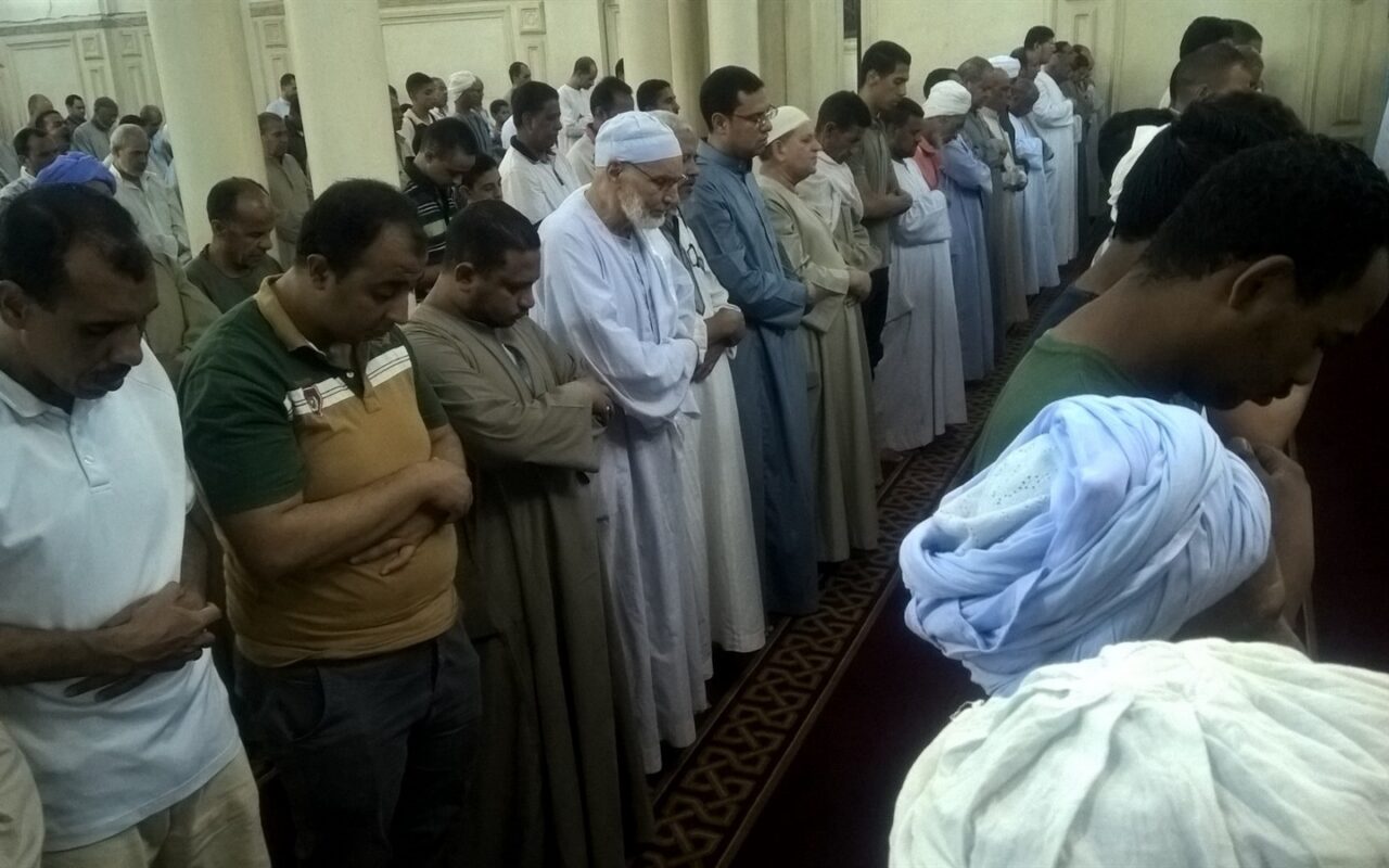 الأزهر يوضح كيفية صلاة خسوف القمر والسنن المستحبة فيها