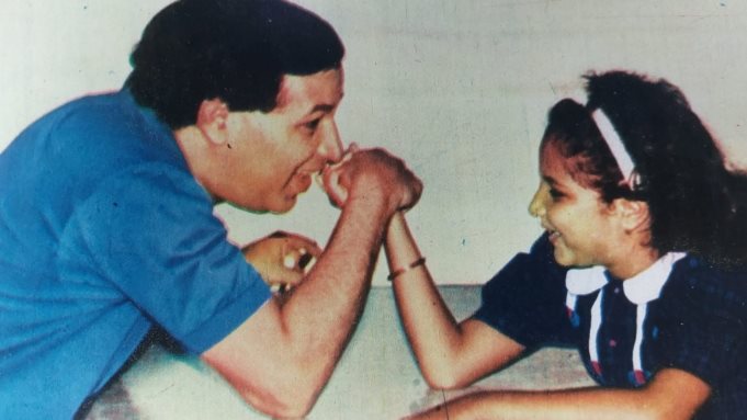 هند سعيد صالح تكشف كواليس صداقة والدها بالزعيم عادل إمام