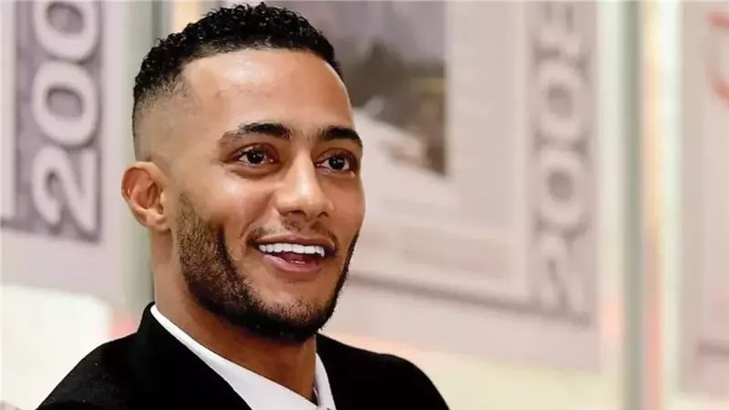 صورة محمد رمضان مع ضابط مرور تشعل السوشيال، والداخلية تحسم الحقيقة