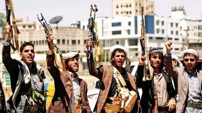 إعلام يمني: مقتل شخص وإصابة 3 في قصف صاروخي للحوثيين استهدف ميناء المخا