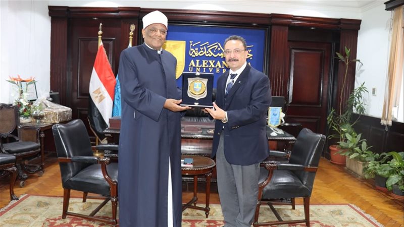رئيس جامعة الإسكندرية يستقبل أمين عام هيئة كبار علماء الأزهر بختام الأسبوع الدعوي الثاني والعشرين