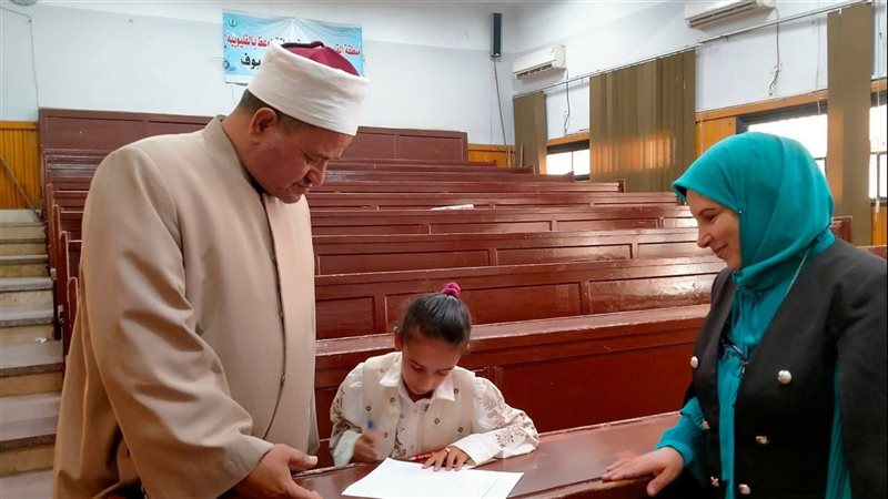 رئيس منطقة القليوبية الأزهرية يتابع اختبارات اللغة الإنجليزية للطلاب المحولين إلى المعاهد النموذجية