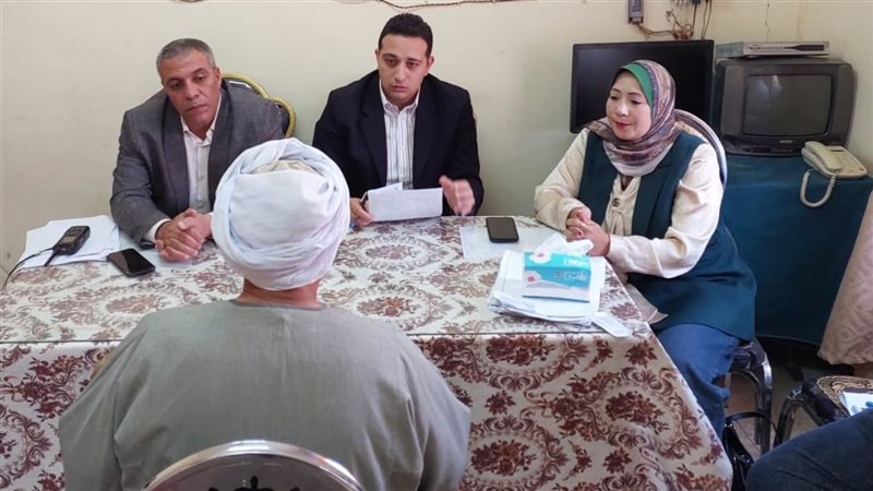 نائب محافظ الفيوم يبحث 42 شكوى في لقاء خدمة المواطنين بقرية سيلا