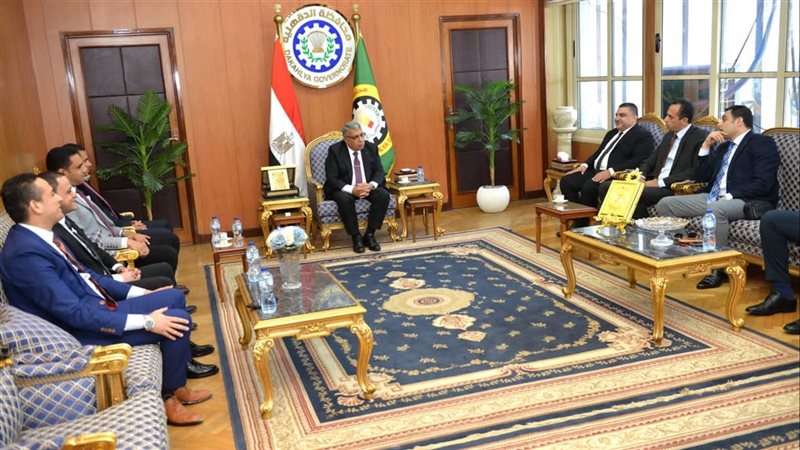 محافظ الدقهلية يستقبل مجلس إدارة نادي قضاة المنصورة لبحث التعاون المشترك