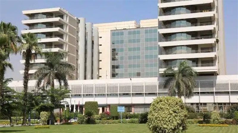 جراحة دقيقة تستغرق 3 ساعات، أطباء معهد ناصر ينقذون طفلة من ورم كبير بالصدر