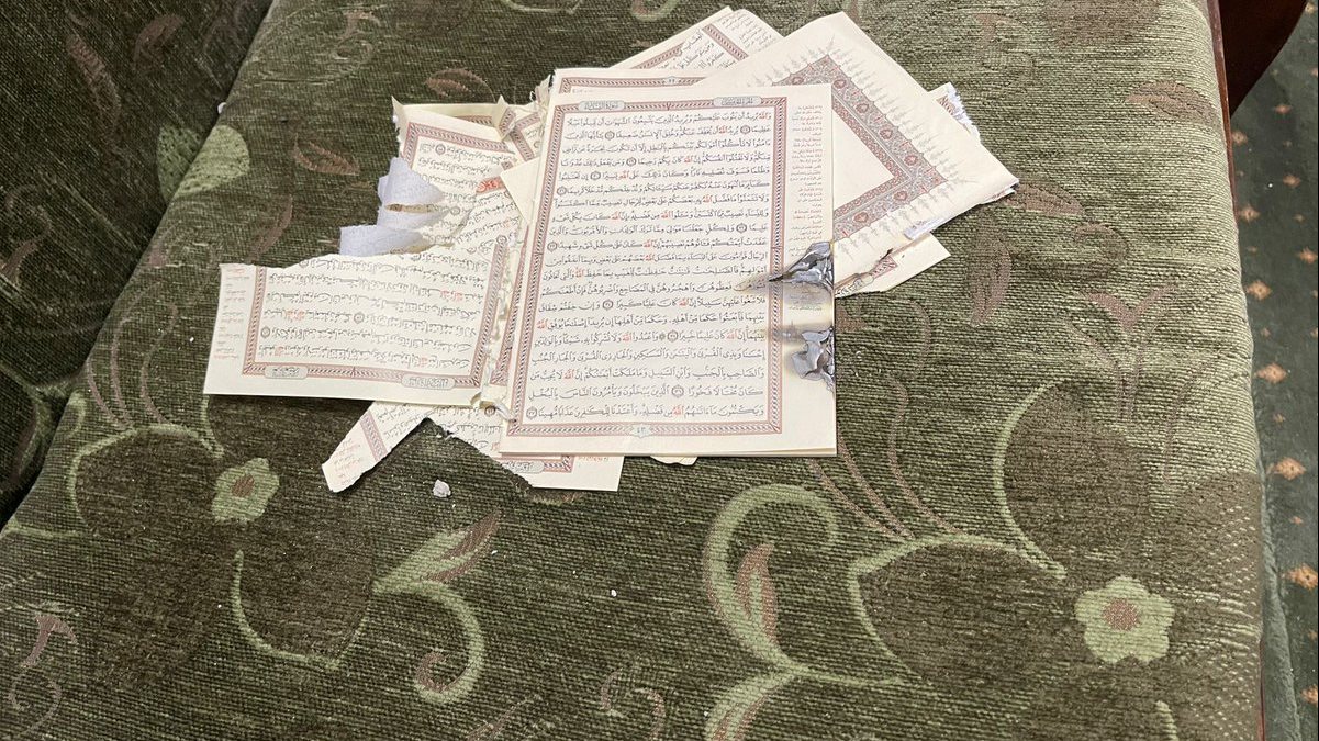 الطريقة الصحيحة للتصرف في المصاحف القديمة الممزقة