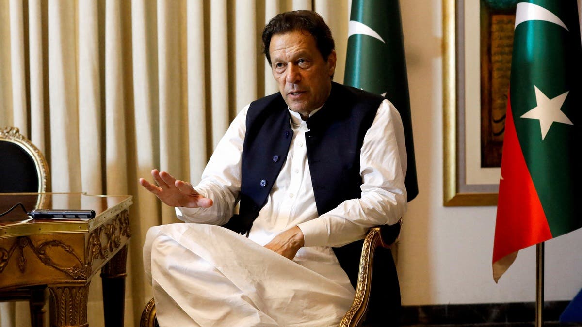 باكستان.. عمران خان “لن يواجه” قائد الجيش إذا أُفرج عنه