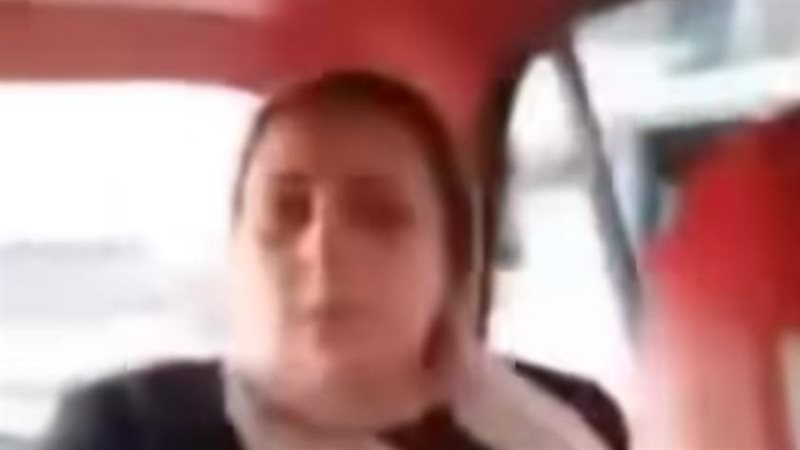 لساني مبرد، فيديو يوثق إهانة سيدة لسائق أوبر بالسب وبعد تصويرها وجهت له عبارة غريبة