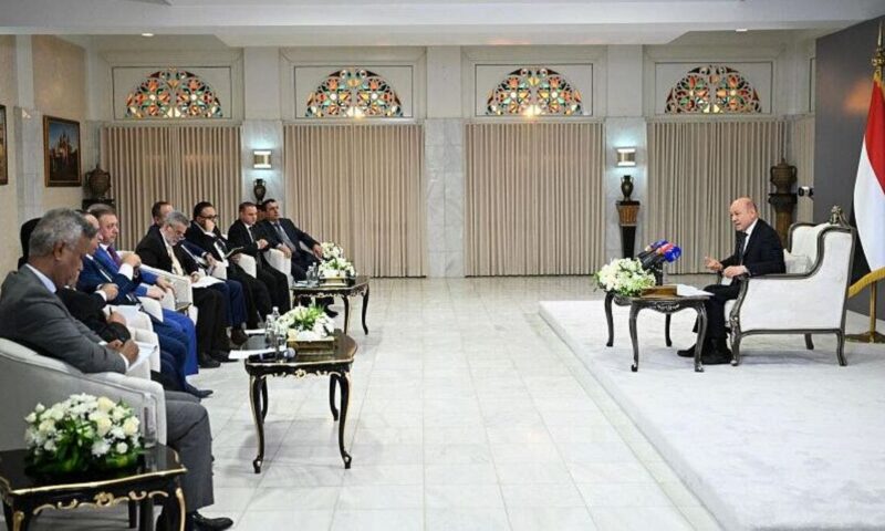 العليمي: لا تعارض بين الردع والسلام.. والقوات اليمنية موحدة