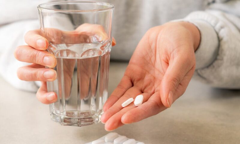 مأساة في مصر.. دواء خاطئ يصيب طفلة بالشلل ويشعل خلافاً طبياً