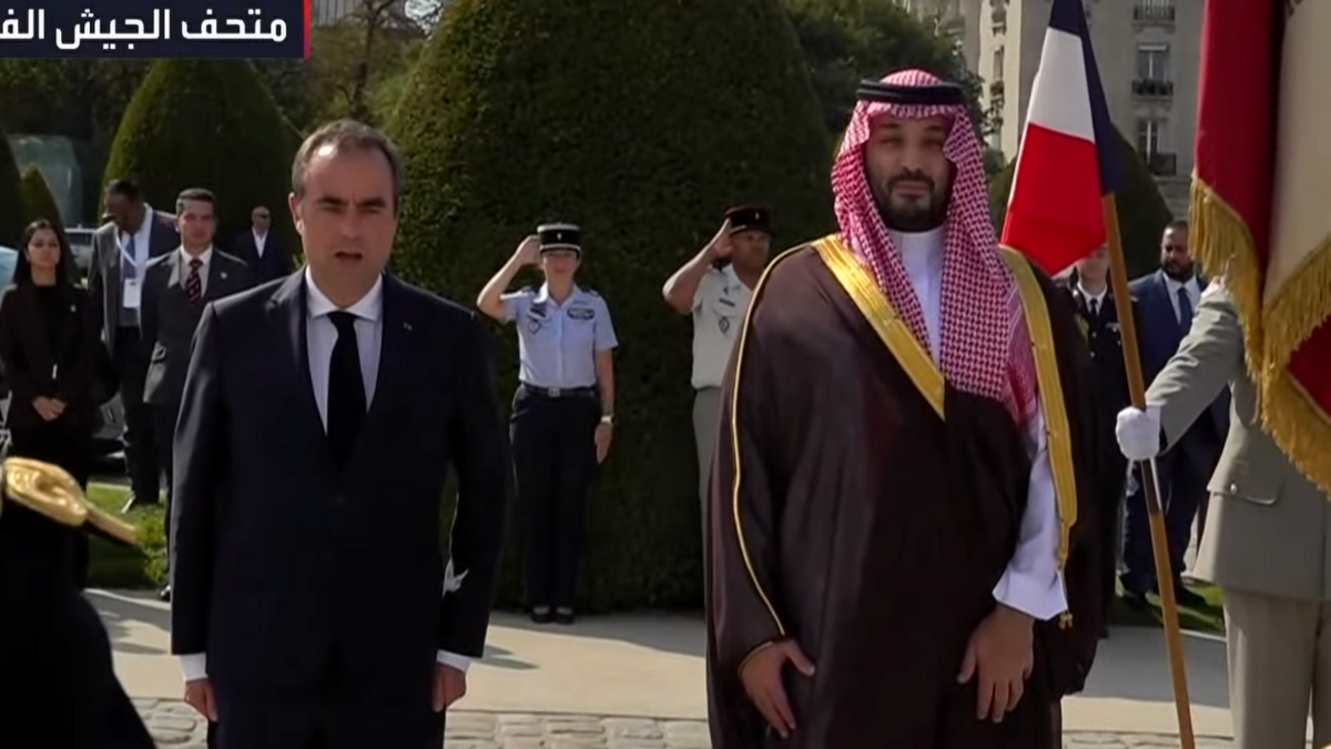رئيس وزراء فرنسا يستقبل ولي العهد السعودي في متحف الجيش الفرنسي