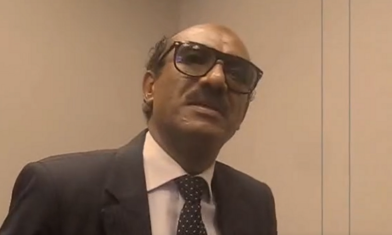 فنان مصري يفاجئ الجميع بتجسيده شخصية أنور السادات