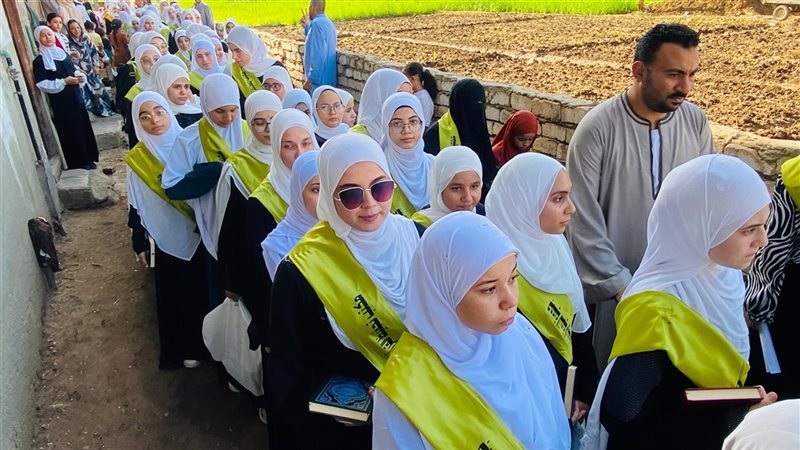 مسيرة بالمصاحف لحفظة القرآن في قرية أبو بشت بالمنيا (فيديو وصور)