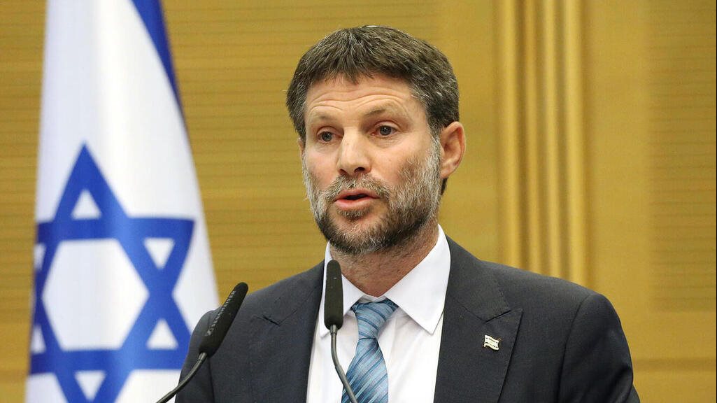 يجب تفكيك السلطة الفلسطينية.. سموتريتش يطالب نتنياهو بمنع عودة محمود عباس إلى رام الله