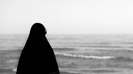 ما مدة عدة الزوجة بعد وفاة زوجها؟.. أمين الإفتاء يجيب