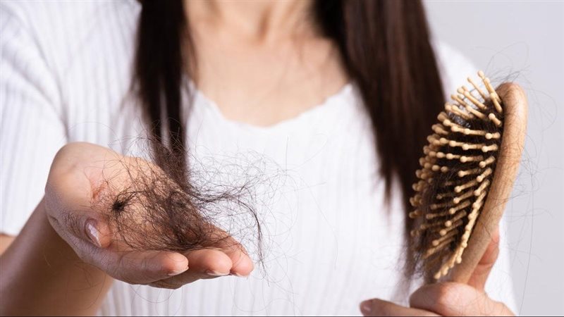سيروم طبيعي لعلاج تساقط الشعر وتقليل التقصف
