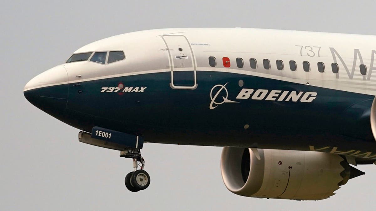 “سومون أير” الطاجيكية تتسلم أول طائرة “بوينغ 737 ماكس”