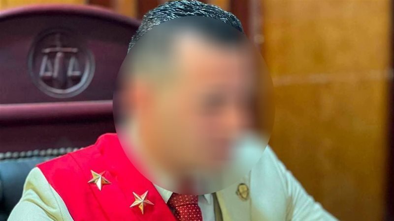 من الوشاح القضائي إلى البالطو والزي الميري.. كيف يصنع منتحلي الصفة هيبة وهمية؟.. خبراء: المحتالون يقرأون احتياجات الضحايا ويستغلون الخوف والطمع والرغبة في الأمان.. والمشكلة في الرقابة