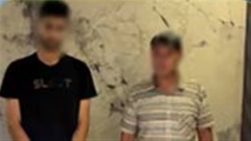 رفض خلع الحذاء، عاملان يعتديان على شخص بصاعق وعصا على شاطئ بمطروح