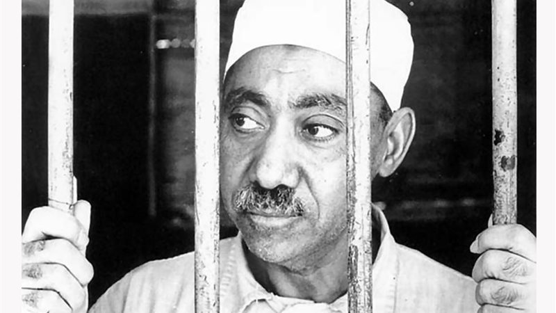 ظاهرة «سيد قطب» تحت المجهر.. القيادي الإخواني عزل الشباب عن واقعهم بشفرات التكفير.. أفكاره المرجعية الأولى لـ «القاعدة وداعش».. تنظيراته عن «الجاهلية والحاكمية» كراسة تعليمية استباحت المجتمعات