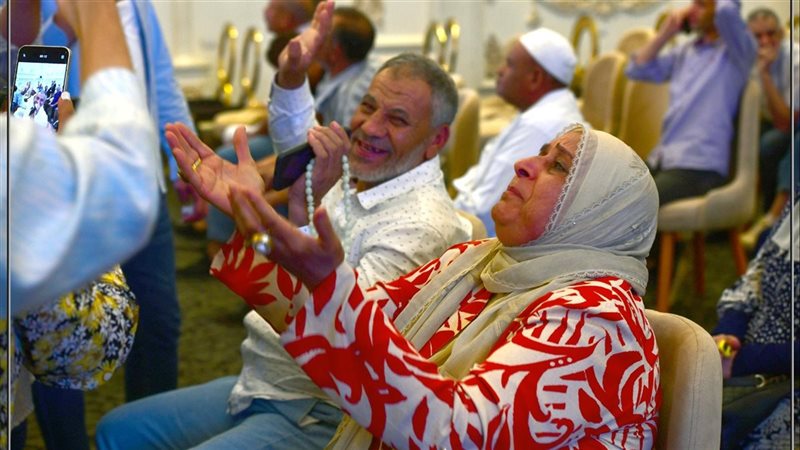 سجود وتكبيرات وانهيار من الفرحة، لحظة إعلان أسماء الفائزين في قرعة الحج بالدقهلية