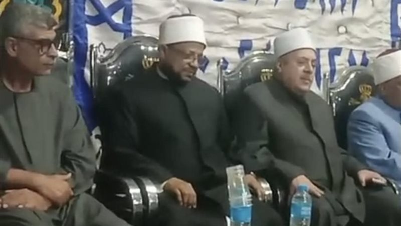 وكيل الأزهر ووفد من ساحة الإمام الطيب يقدمان واجب العزاء في والدة أمين البحوث الإسلامية