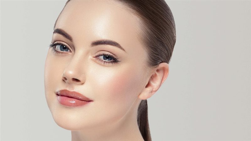 العرق يجف على الوجه ويتركه مشدودًا، كيف تتعاملين مع هذه المشكلة؟