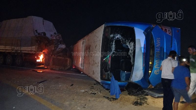 مصرع 4 أشخاص وإصابة 57 آخرين في تصادم مروع بين أتوبيس وسيارة نقل بمحور الضبعة