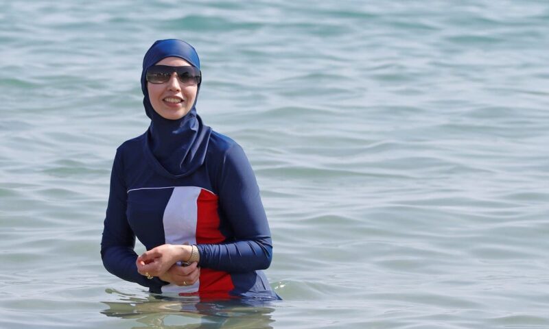 محكمة فرنسية تلغي حظر البوركيني على أحد شواطئ كوت دازور