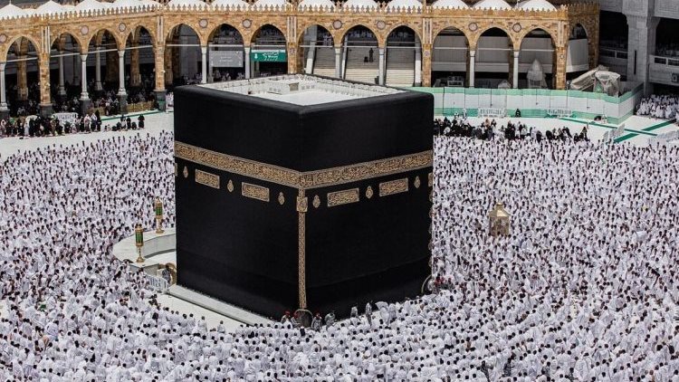 بث مباشر.. شعائر صلاة الجمعة من الحرمين الشريفين