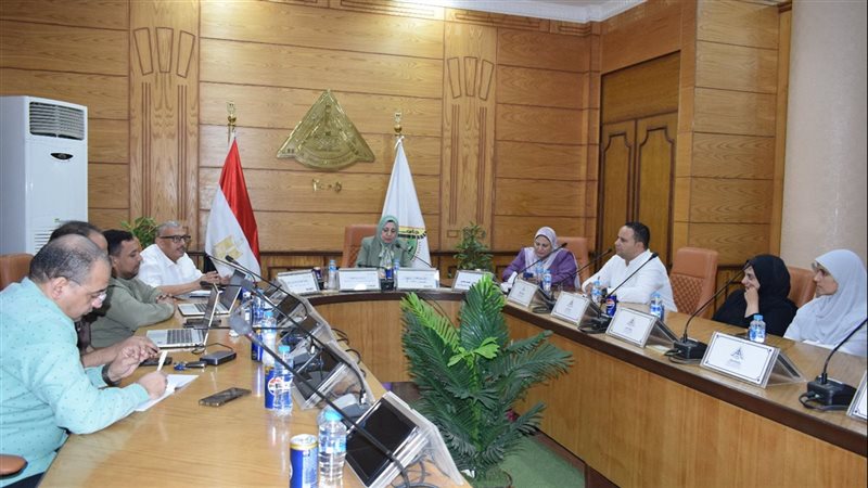 جامعة بنها تناقش الاستعدادات النهائية للكشف الطبي على الطلاب الجدد