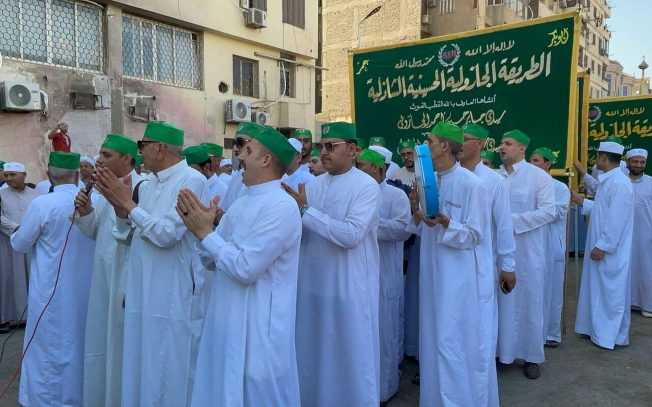 «الطرق الصوفية» تنظم موكبًا بمشاركة الآلاف احتفالًا بالمولد النبوي.. الثلاثاء
