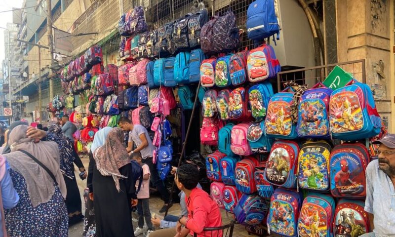 «اشتروا الضروري فقط».. أفضل طريقة لتوفير مصروفات الدراسة