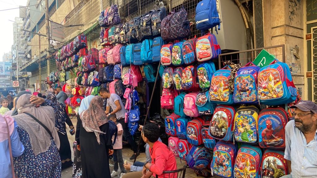 «اشتروا الضروري فقط».. أفضل طريقة لتوفير مصروفات الدراسة