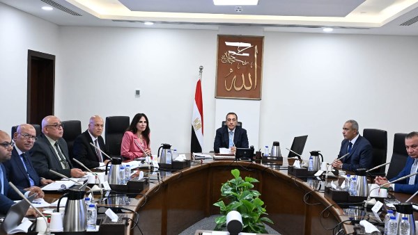 رئيس الوزراء يتابع الموقف التنفيذي لمشروعات مياه الشرب والصرف الصحي