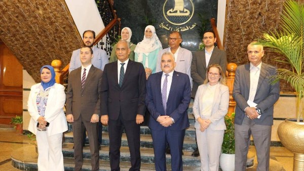 محافظ كفر الشيخ ورئيس «الثروة السمكية» يسلّمان 27 سيدة معدات نقل أسماك تعمل بالطاقة الشمسية
