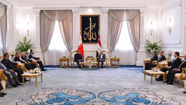 الرئيس السيسي يستقبل ملك البحرين بالعلمين ويؤكد: أمن المملكة جزء لا يتجزأ من الأمن القومي المصري