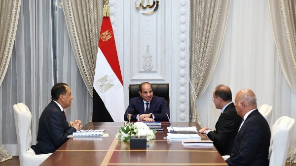 الرئيس السيسي يُوجه بحظر إقامة أي منشآت أو أعمال لمسافة 200 متر من خط الشاطئ