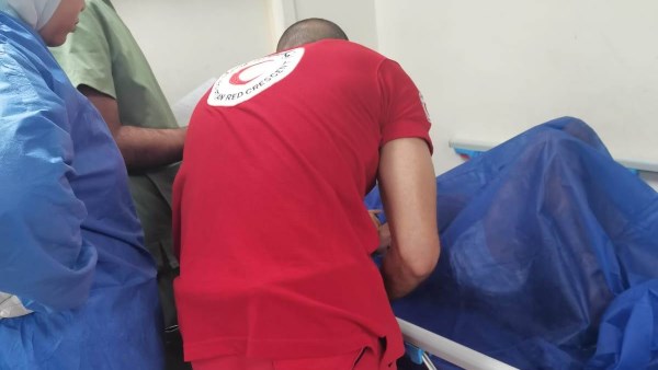 فرق الهلال الأحمر بالإسماعيلية تقدم الدعم النفسي والإغاثي للمصابين في حادث “تصادم القصاصين”